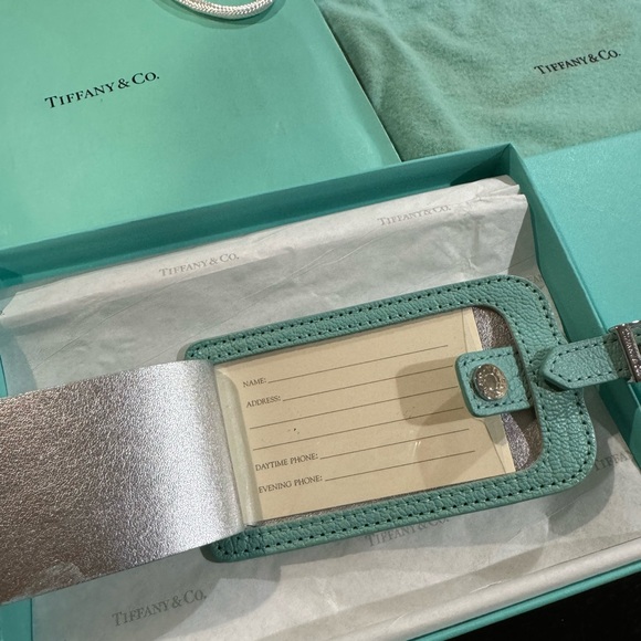 New Authentic Tiffany Luggage Tag with box, felt bag and outer bag - Picture 8 of 11